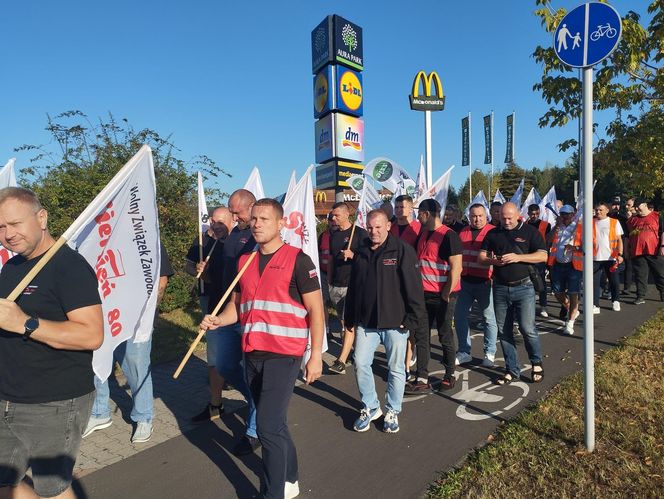 Protest górników w Jastrzębiu-Zdroju. Blokują kluczowe rondo i główne drogi