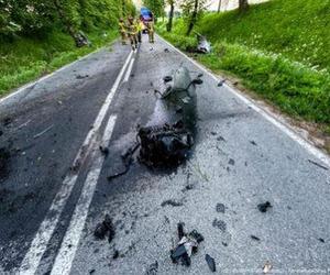 Tragiczny wypadek na Mazurach. Samochód rozpadł się na pół!