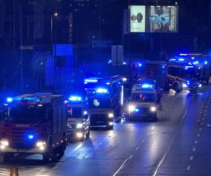  Warszawa: Samochód staranował stację benzynową na Radzymińskiej. Ewakuacja, są ranni