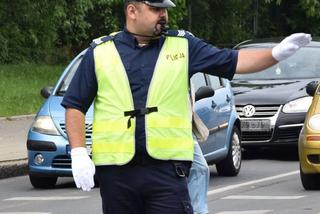 O włos od tragedii! Policjant drogówki w ostatniej chwili uratował życie młodej kobiety!