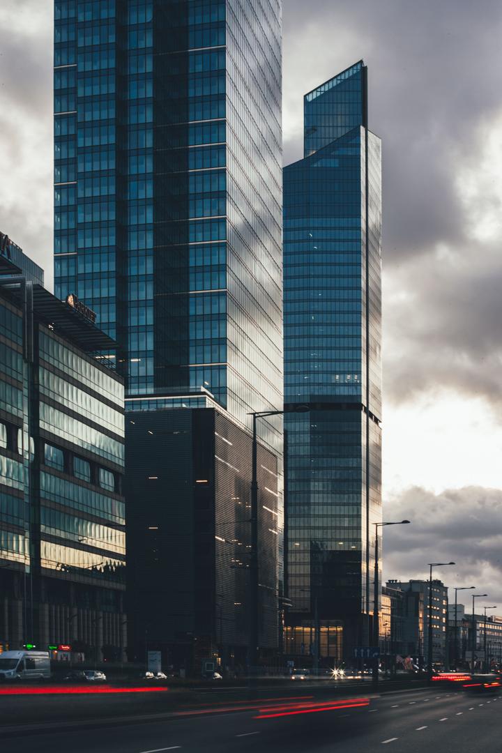 Skyliner w Warszawie: po wieżowcu oprowadza Michał Sadowski