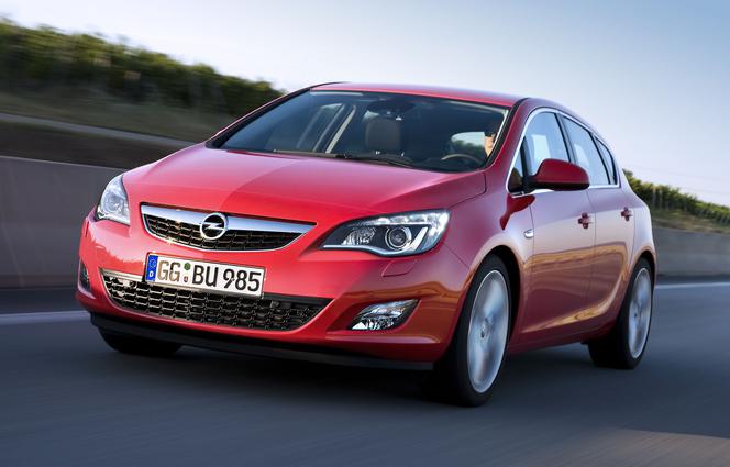 Miejsce 3. Opel Astra - w maju zarejestrowano 235 eg­zem­pla­rzy