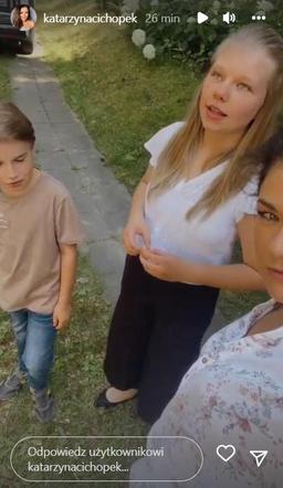 M jak miłość na planie. Kinga (Katarzyna Cichopek), Lenka (Olga Cybińska), Misiek (Olek Bożyk)