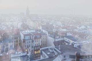 Smog niszczy nie tylko płuca. Nowe badania potwierdzają związek z Alzheimerem
