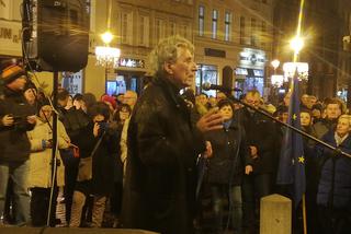 Manifestacja w obronie sądownictwa na Rynku Staromiejskim w Toruniu