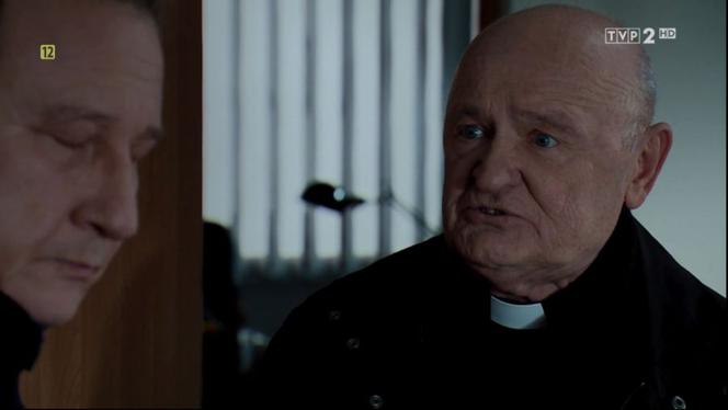 M jak miłość, odc. 1441. Staszek (Sławomir Holland), ksiadz (Maciej Damięcki)