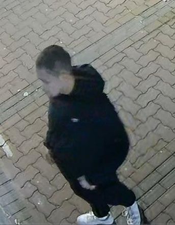 Demolka w centrum Tarnowa. Policja szuka mężczyzny ze zdjęć