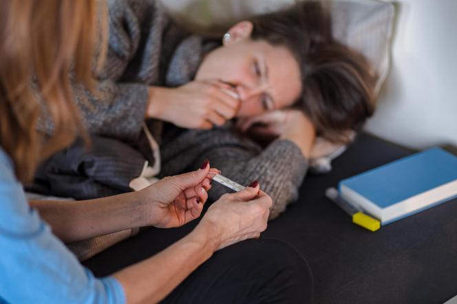 Malinowy język i trójkąt na twarzy. Zapomniana choroba zaatakowała już 32 tys. Polaków