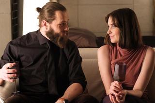 M jak miłość odc. 1796. Ania (Alina Szczegielniak), gangster Robert (Kamil Drężek)