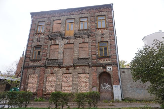 Opuszczona zabytkowa kamienica przy ul. Sienkiewicza w Białymstoku