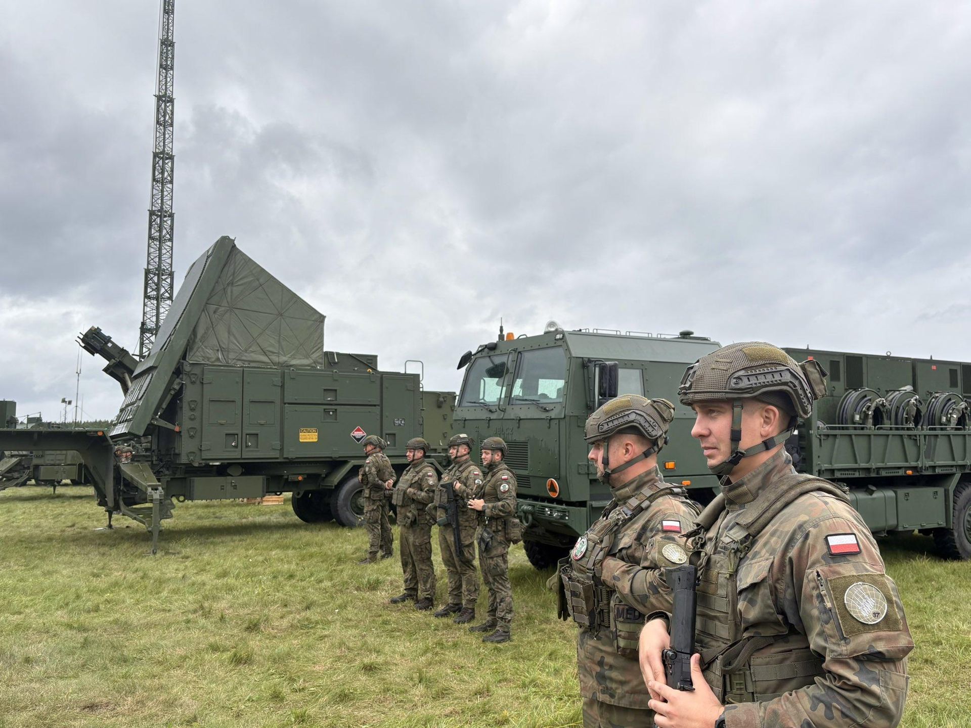 Tusk i Kosiniak-Kamysz na poligonie. Pierwsze strzelanie bojowe z systemu Wisła