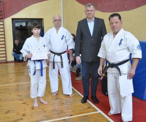 Akademia Karate w Skarżysku. Certyfikaty na wyższe stopnie dla wychowanków klubu