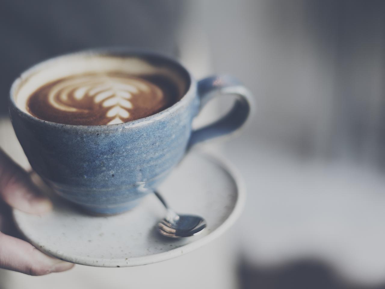 Korzenne cappuccino z kardamonem - przepis na aromatyczną kawę