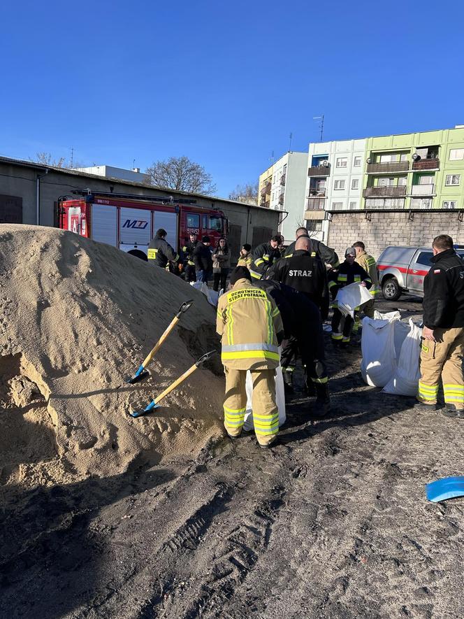 Alarm we Wrocławiu. Wysoki poziom Widawy, zamknięta droga i wielkie rozlewisko 