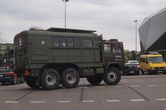 Niesamowite auta zaparkowały w Bydgoszczy! Zobacz zabytkowe STARy [ZDJĘCIA]