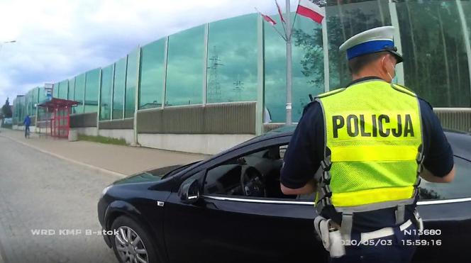 Białystok: Rzucił w policjantów nożami. Grozi mu do 10 lat więzienia