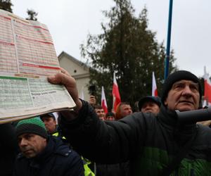 Protest rolników 20 marca przed Lubelskim Urzędem Wojewódzkim w Lublinie