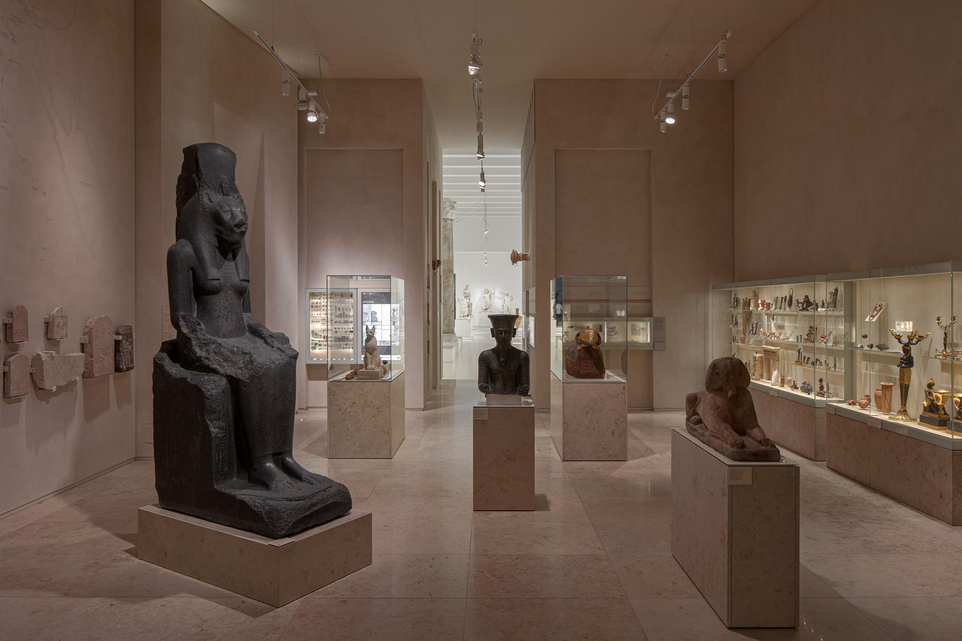 Galeria Sztuki Starożytnej projektu Nizio Design International: fotospacer po zmodernizowanych wnętrzach