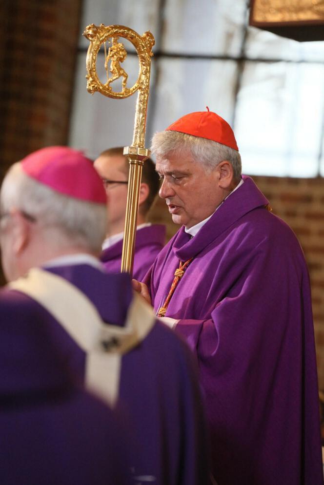 Kardynał Konrad Krajewski - czy to przyszły papież?