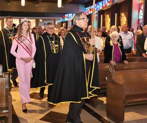 Polonia modliła się przy relikwiach pierwszego świętego millenialsa