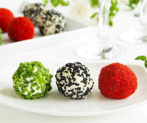 Serowe kulki w przyprawach. Genialna przekąska na każdą imprezę, szczególnie na andrzejki