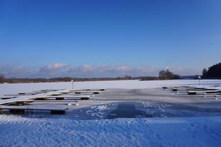 Letnia atrakcja w zimowej odsłonie. Zobacz oblodzony zalew Dojlidy