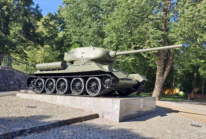 Czołg w Parku Kaszubskim - T-34-85