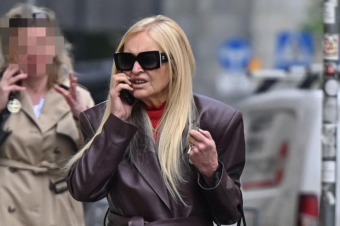 Monika Olejnik jedzie na czerwonym świetle, bo spieszy się do pracy