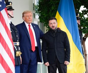 Tak Zełenski prezentuje się na salonach. Wszystkie stroje prezydenta Ukrainy