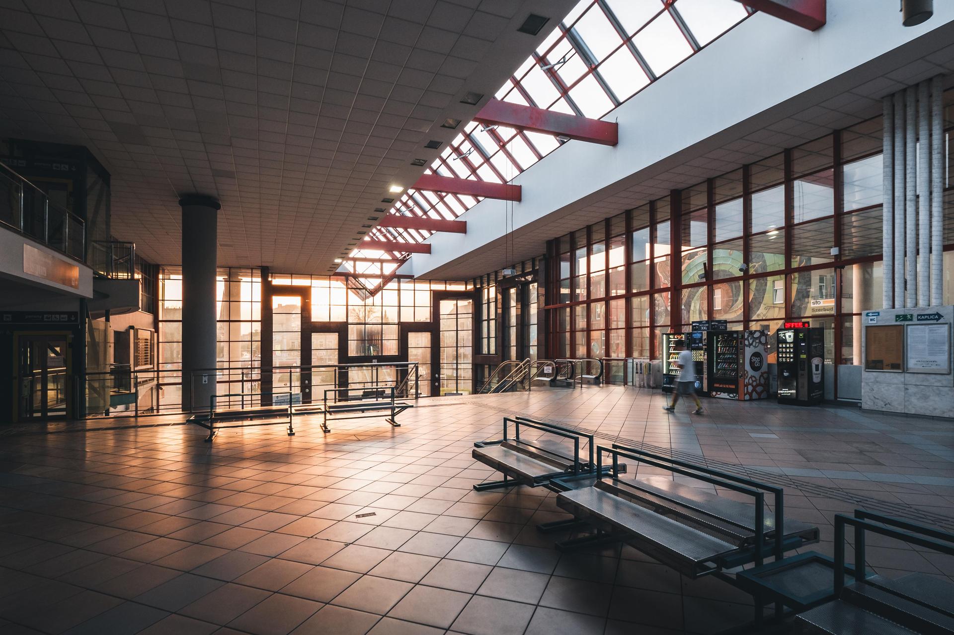 Dworzec kolejowy w Częstochowie - zdjęcia. Tak dziś wygląda ikona lat 90. 