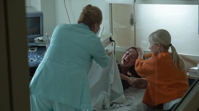 Na Wspólnej odc. 4016: Ania (Sonia Mietielica), Ewa (Ewa Gawryluk)