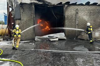 Pożar przetwórni opon pod Lubartowem! Mieszkańcy proszeni o pozostanie w domach