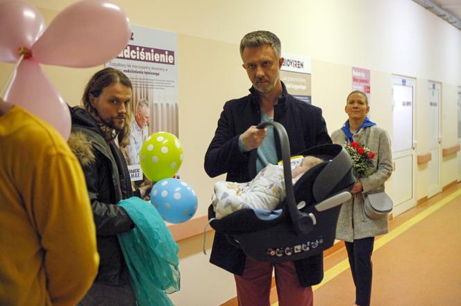 Pierwsza miłość odc. 3397. Dorota (Magdalena Wróbel), Artur (Łukasz Płoszajski)