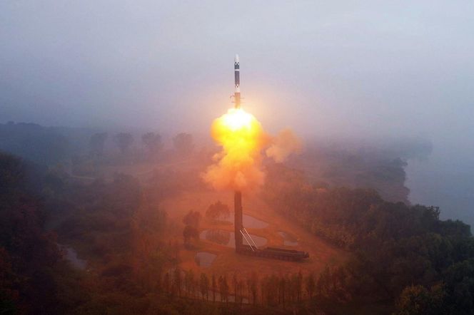 Korea Północna ma tajną bazę z rakietami balistycznymi
