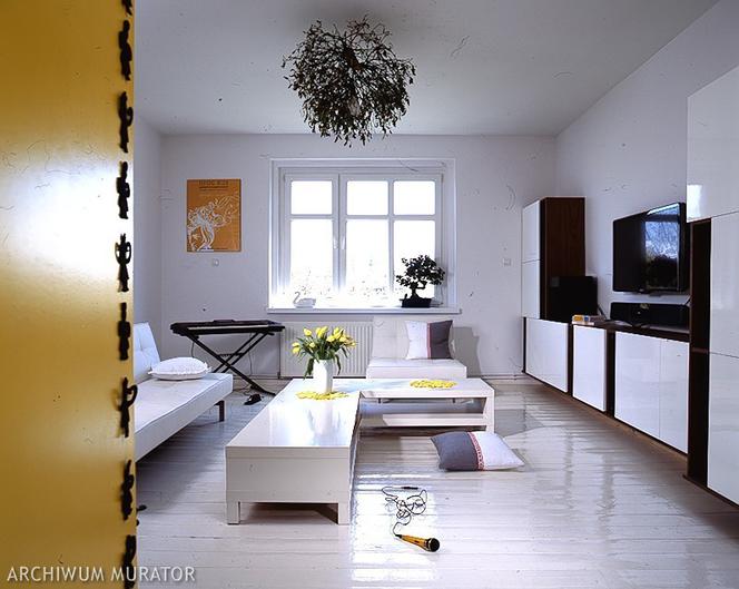 Projekt salonu: swojski minimalizm w pokoju dziennym