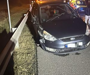 Kierowca uderzył w bariery na S5 koło Kościana. Był reanimowany