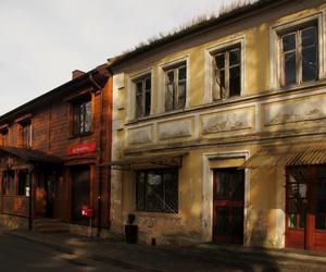 To najmniejsze miasto w Łódzkiem. Czy wiesz, gdzie się znajduje?
