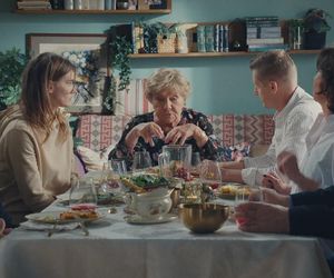 M jak miłość odc. 1881.Paweł (Rafał Mroczek), Franka (Dominika Kachlik),Barbara (Teresa Lipowska), Marysia (Małgorzata Pieńkowska),Rogowski (Robert Moskwa), Bartek (Arkadiusz Smoleński), Dorota (Iwona Rejzner)