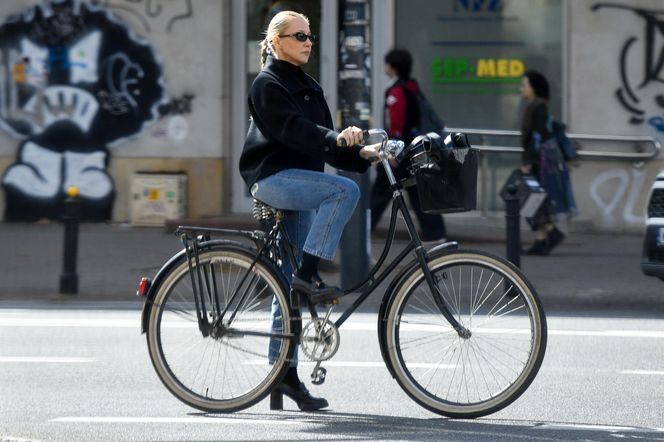 Katarzyna Warnke na giga obcasach łamie przepisy