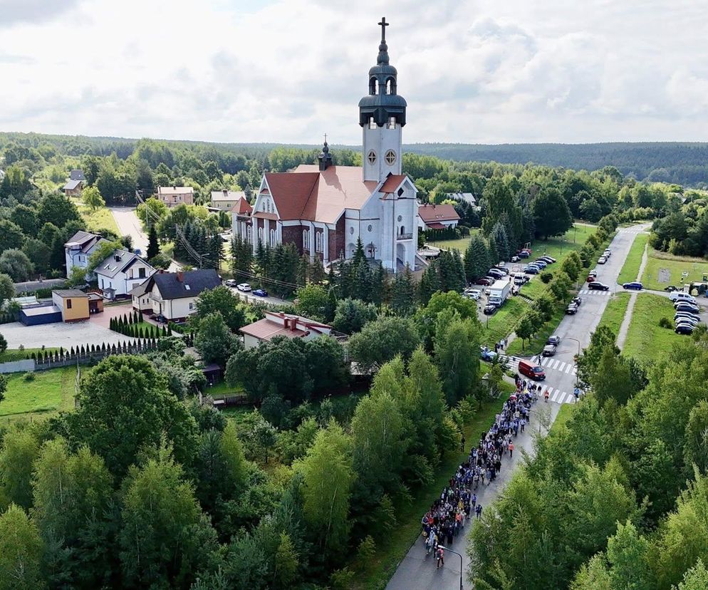 Ruszyła 47. Pielgrzymka Diecezji Radomskiej na Jasną Górę. Modlitwa i śpiew