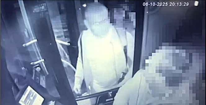 Furiat zaatakował kierowcę autobusu. Wszystko się nagrało, teraz szuka go policja