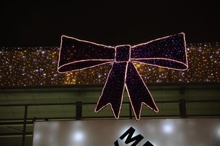 Świąteczne dekoracje na galerii Felicity Lublin