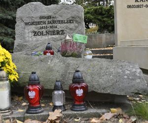 Grób Jaruzelskiego na Powązkach Wojskowych
