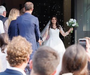 Porównaliśmy suknie ślubne córek prezydentów