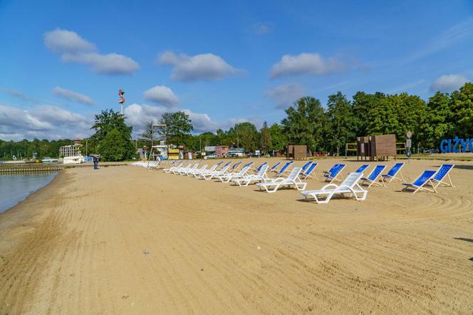 Darmowe leżaki i hamaki na plaży miejskiej w Giżycku. Zobacz zdjęcia