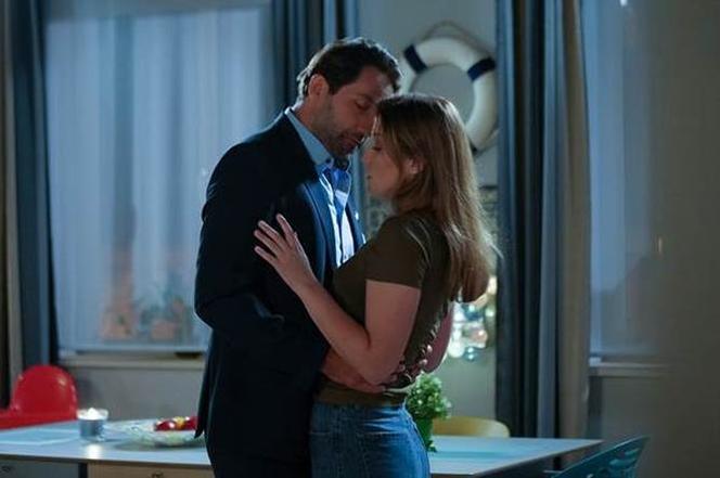 Pierwsza miłość. Kalina (Magdalena Wieczorek), Alejandro Maria de Valdez (Maciej Maciejewski)	