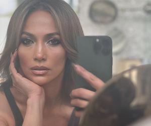 Jennifer Lopez kompletnie naga! 53-letnia gwiazda świeci pupą z billboardów