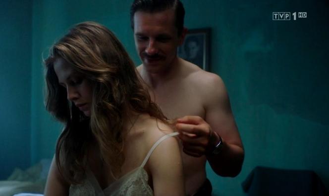 Ludzie i bogowie. Anna Karczmarczyk nago! To będzie ostatnia noc Bronki i Leszka w 8 odcinku - ZWIASTUN