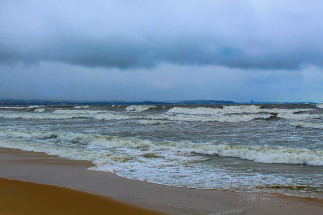 Pomorskie. Możliwy sztorm na Bałtyku! IMGW ostrzega przed ogromnymi falami i wichurami