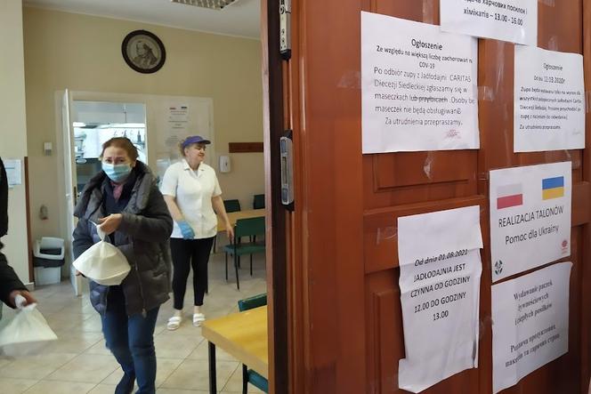 Jadłodajnia dla ubogich Caritas w Siedlcach wspiera także uchodźców z Ukrainy